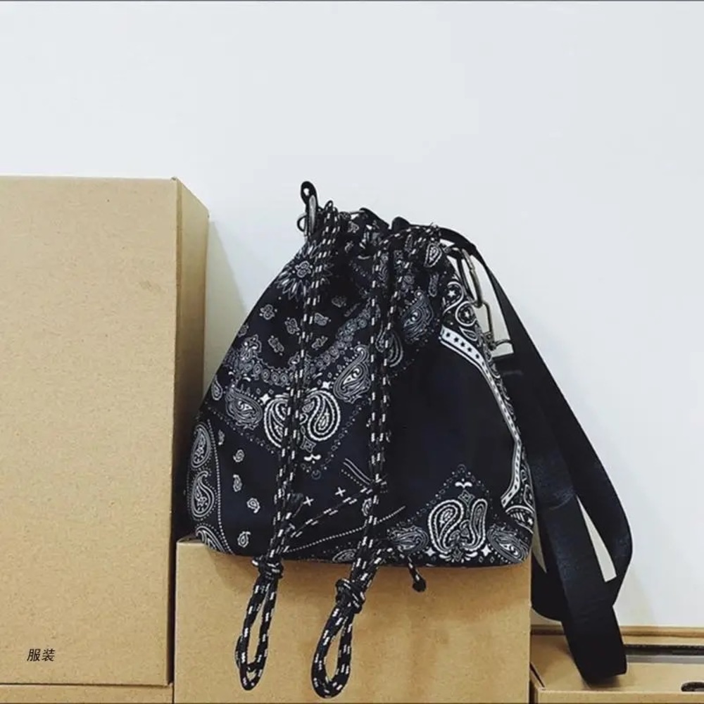 VINTAGE PAISLEY FLORAL PRINT BUCKET CROSSBODY BAG